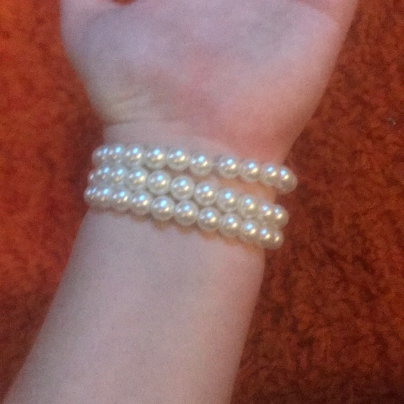 Jewelry - Picture 3 of 4